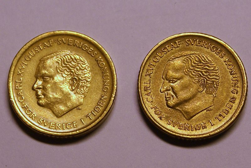 Datei:800px-Swedish coin, 10 kr, Real vs fake, frontside, b.jpg